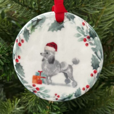 Ceramic hanging decoration with an image of a Havanese wearing a Christmas hat on it