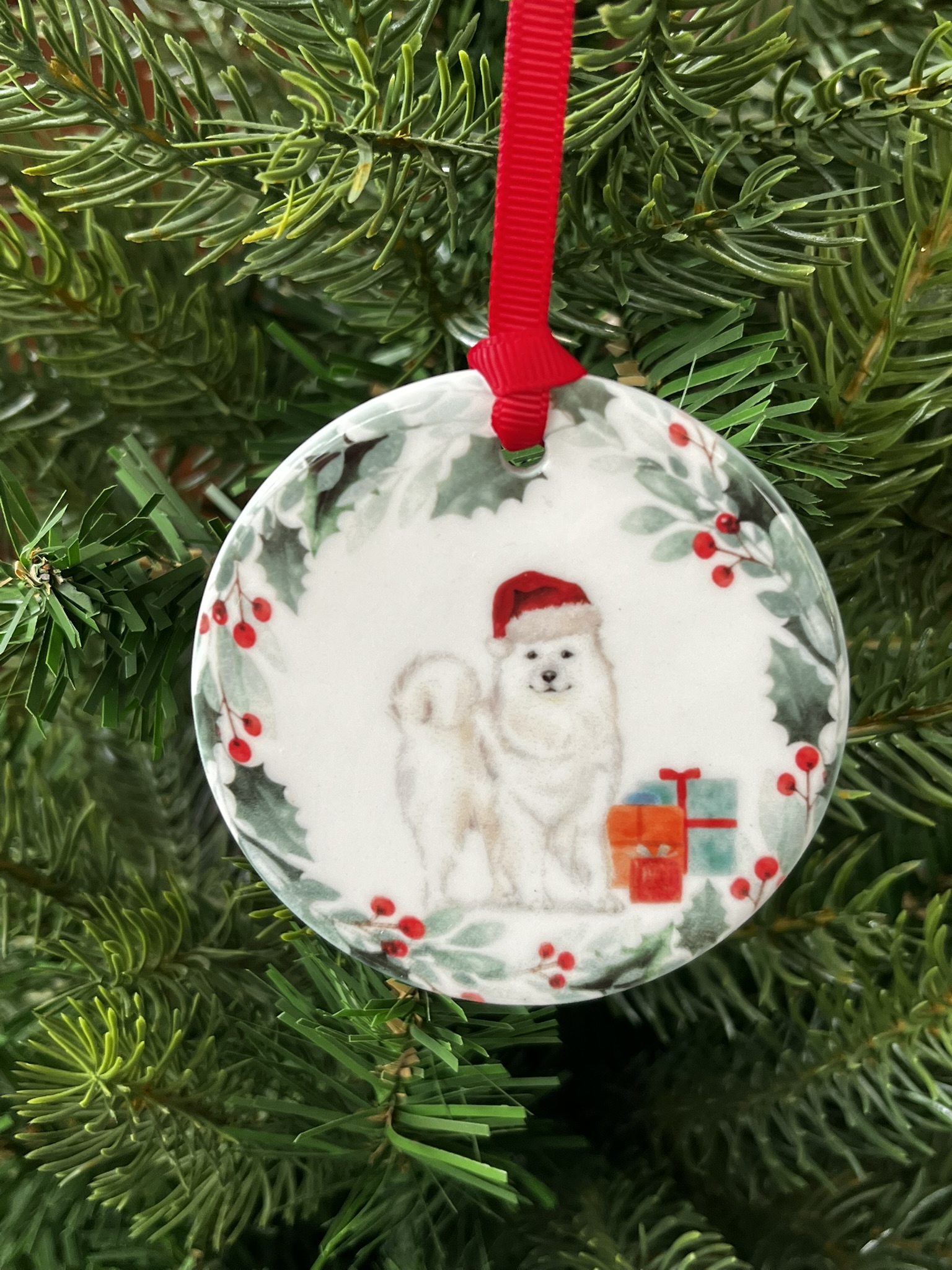 Hanging decoration of a Samoyed wearing a Christmas hat